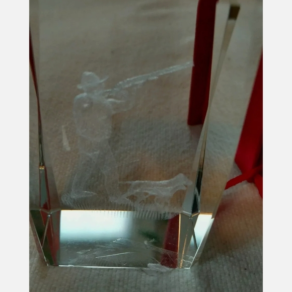 Vintage Crystal Image of Hunter Holding Rifle & His Dog 3" Tall x 2" Wide - Picture 3 of 6